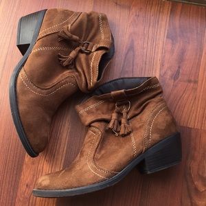 Cute booties in great condition